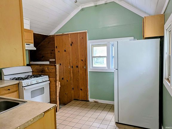 4th image of 25092 Grover St