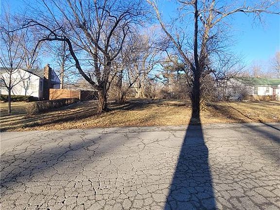 5th image of 10516 Corrington Ave