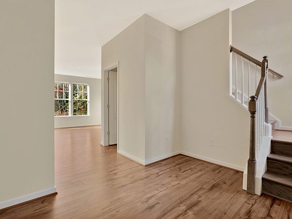 HHHunt HomesMarlowe-print-004-10-Foyer