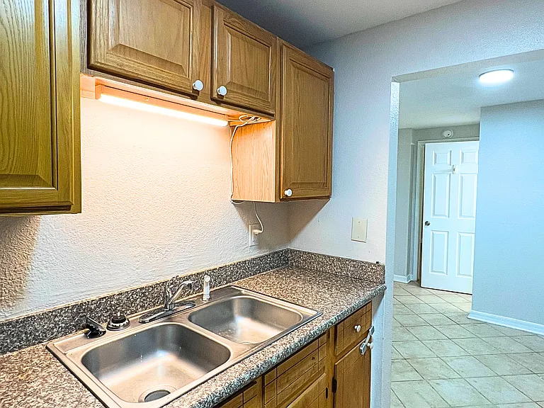 Willow Tree Apartments — Photo 17