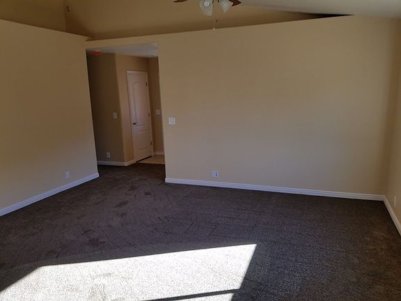 5th image of 976 N Alamo Ave