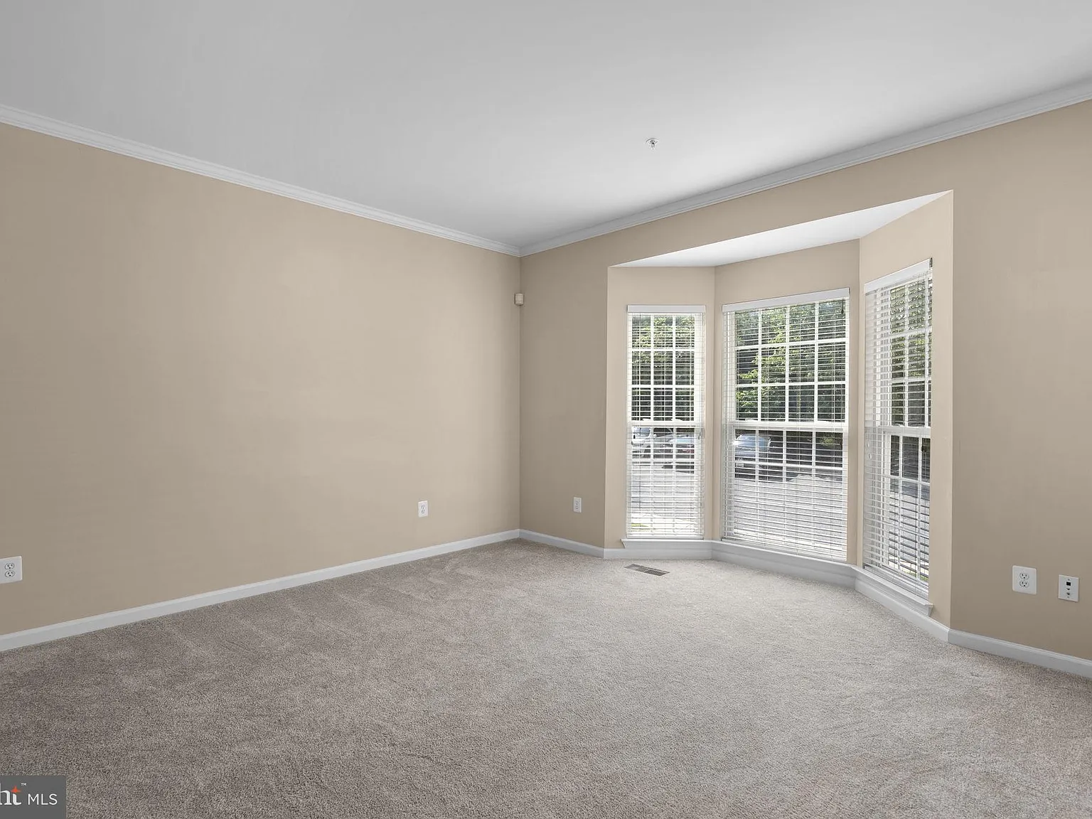 3 bed, 2.5 bath, 2519 sqft, $3,300 — Photo 3