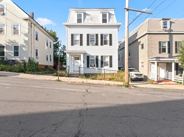 13 1/2 Grove St, Haverhill, MA 01832