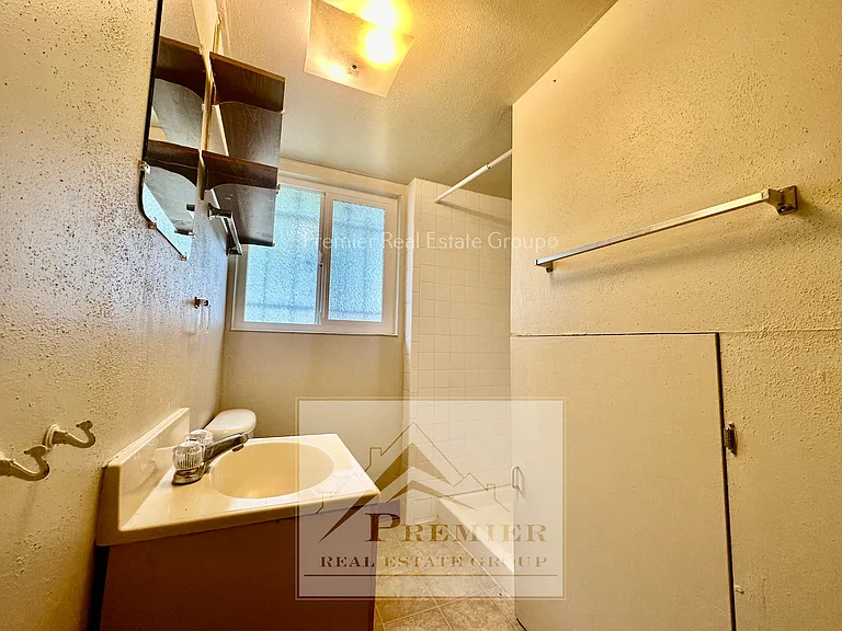 6873 Metropolitan St — Photo 12