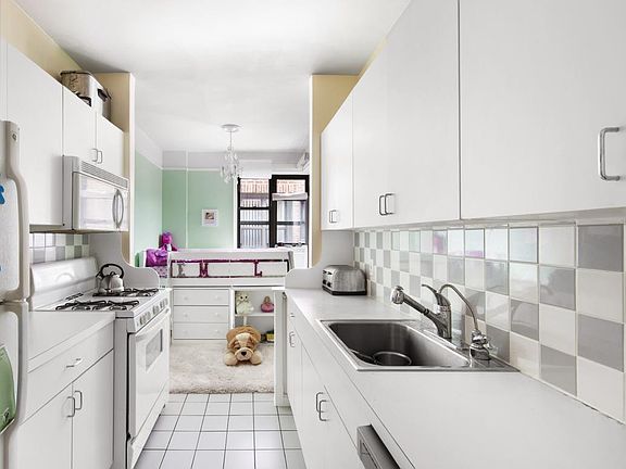 3rd image of 6910 Yellowstone Blvd APT 527