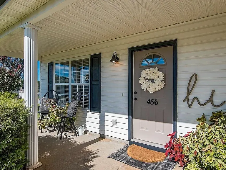 456 Candleglow Dr — Photo 2