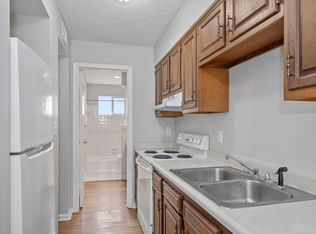 Park Row Apartments, Louisville, KY 40216