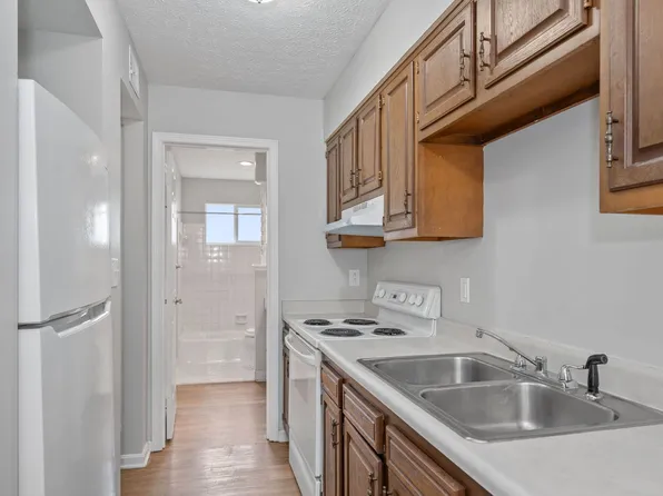 Charming 1-Bedroom Apartment in a Prime Louisville Location!, 3520 Park Row Dr APT 3, Louisville, KY 40216