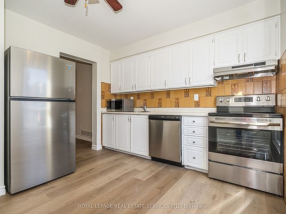4th image of 707 Burnhamthorpe Rd #51