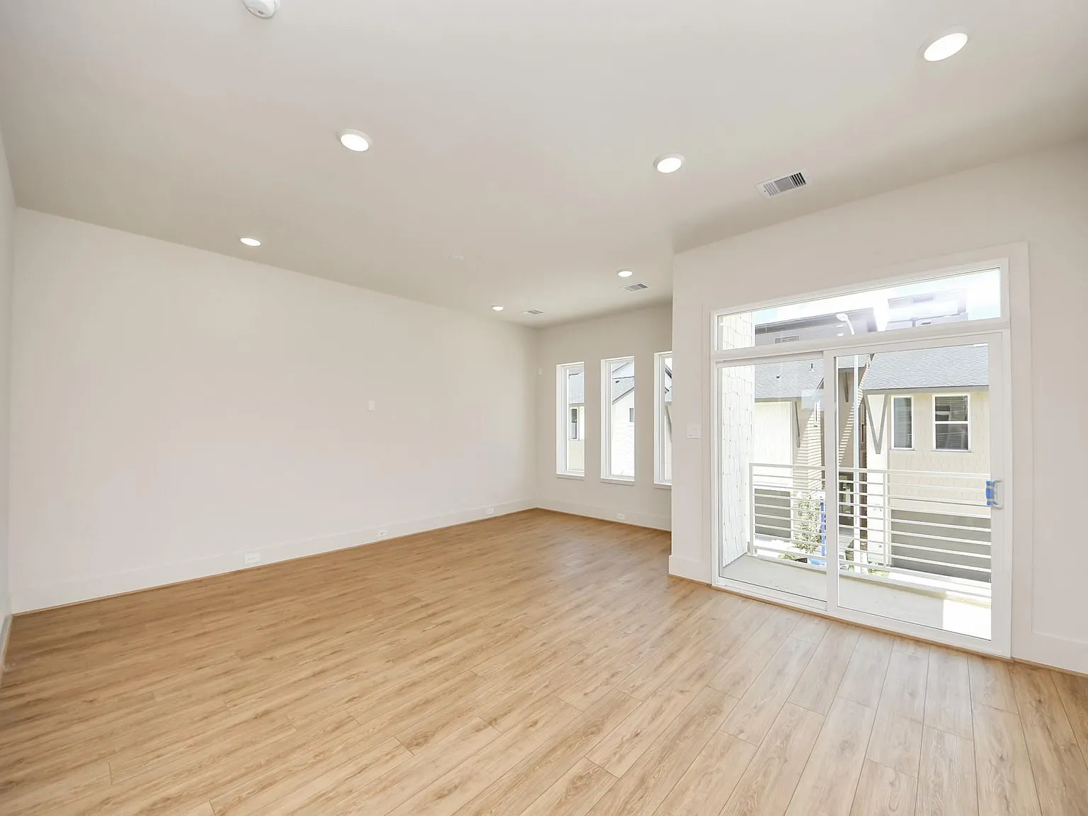 3 bed, 3.5 bath, 1790 sqft, $2,400 — Photo 3