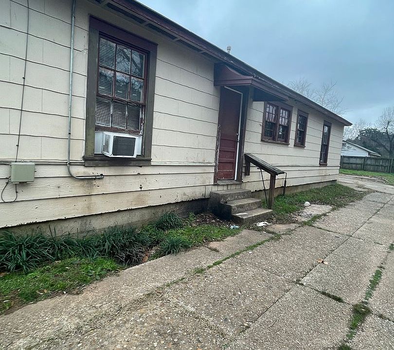 1st image of 704 Carrollton St