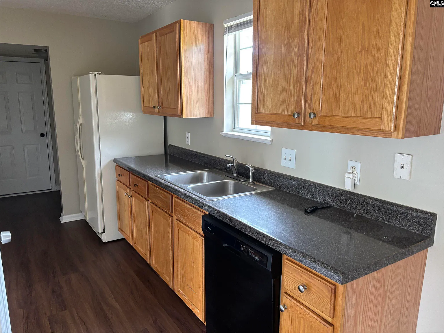 3 bed, 1472 sqft, $1,800 — Photo 4