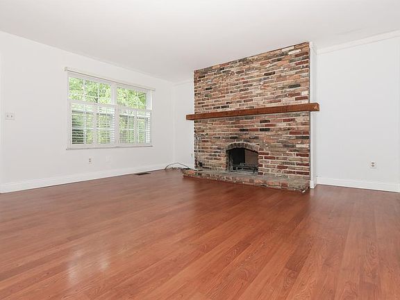4th image of 140 Deauville Ct