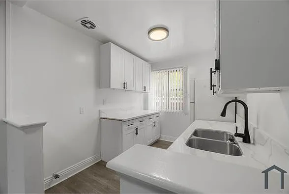 3907 Roxanne Ave #8 — Photo 5