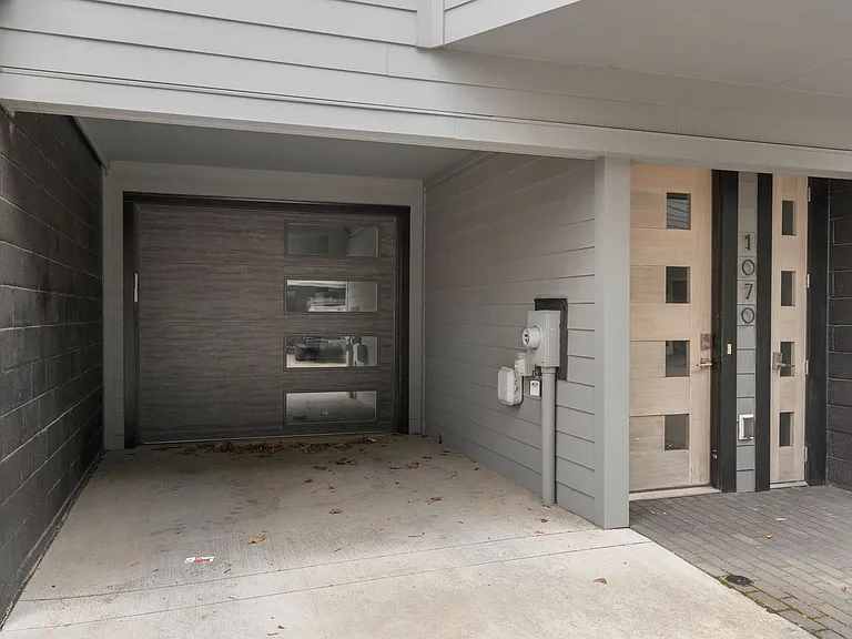 1070 Kenilworth Ave — Photo 28