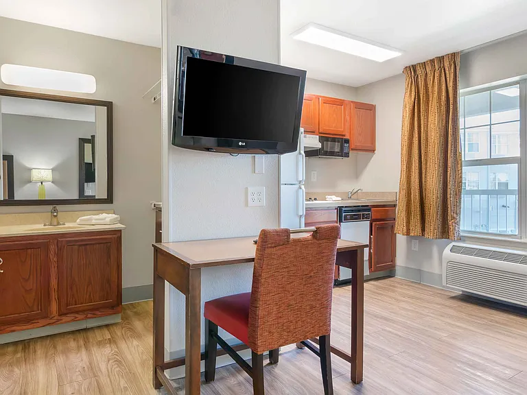 Studio Suite - 1 Queen Bed
