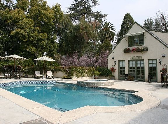 4th image of 731 W Highland Ave