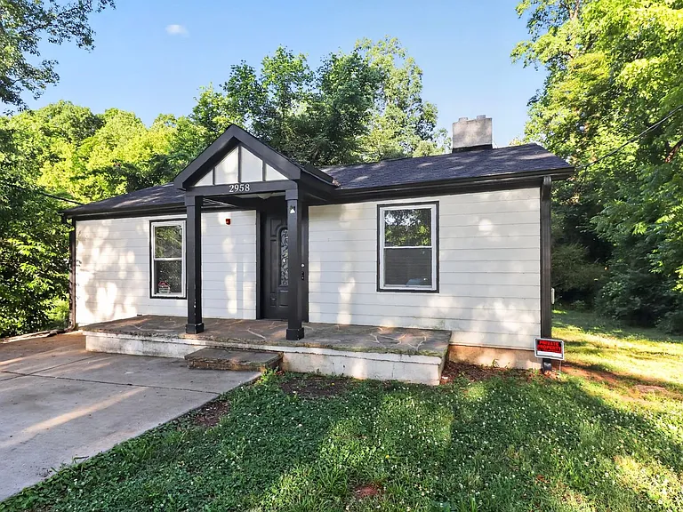 2958 Reid Ave — Photo 1