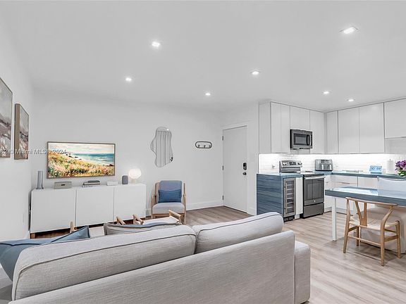 5th image of 35 Edgewater Dr APT 102