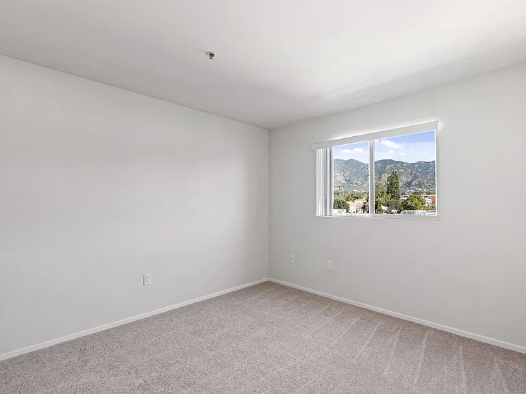 14067 Astoria St — Photo 11