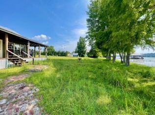 435 Sand Island Dr, Camden, AL 36726