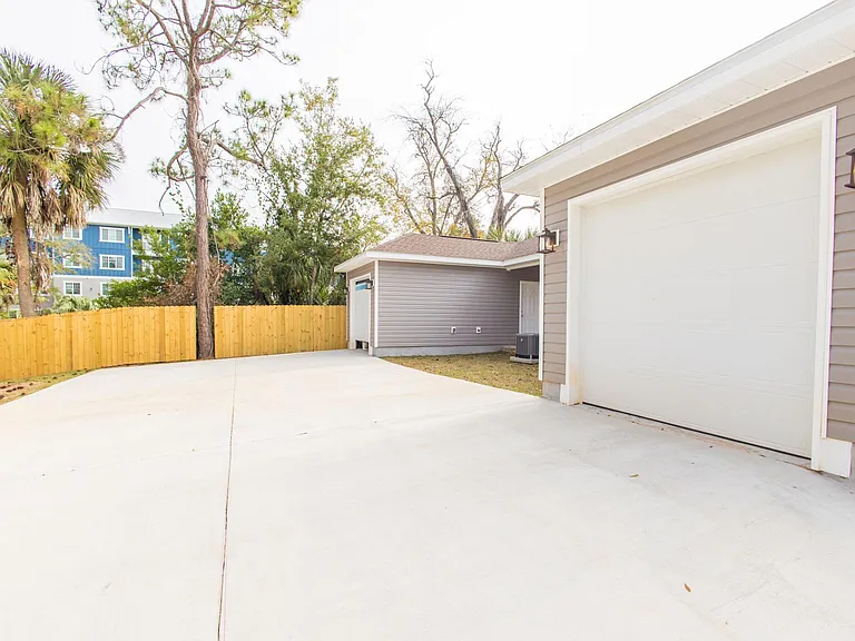 1812 W Gadsden St — Photo 36