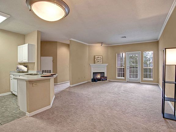 Lincoln Villas on Memorial Living Room