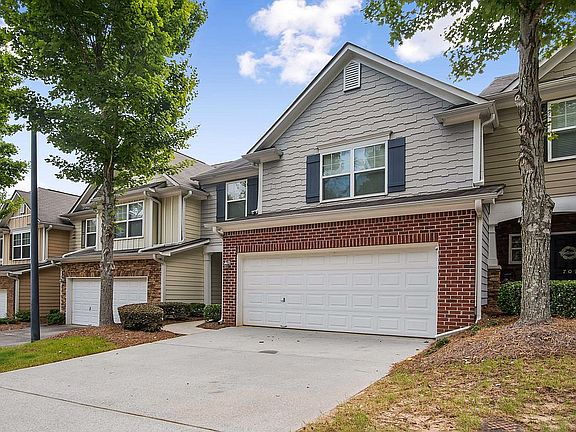2nd image of 705 Woodland Pl