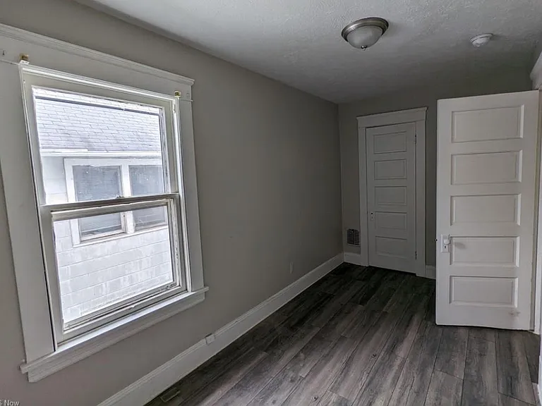 10401 Bernard Ave — Photo 3