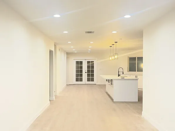 15147 Otsego St, Sherman Oaks, CA 91403