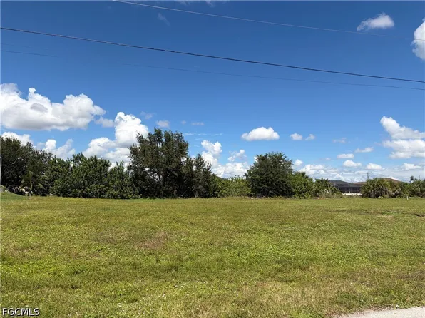 401 NW 8th Ter, Cape Coral, FL 33993