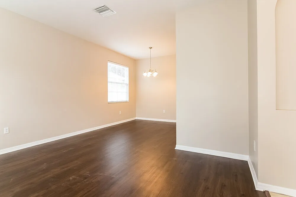 4 bed, 2.0 bath, 1868 sqft, $2,580 — Photo 4