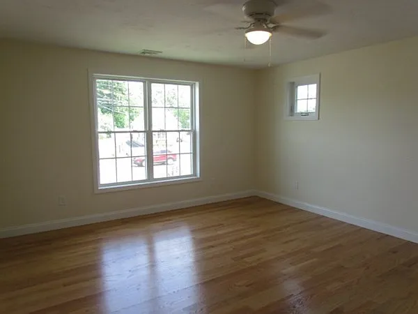 1093 Main St #3 — Photo 7