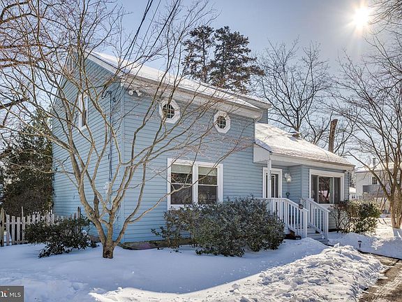 3rd image of 225 Dobson Ln