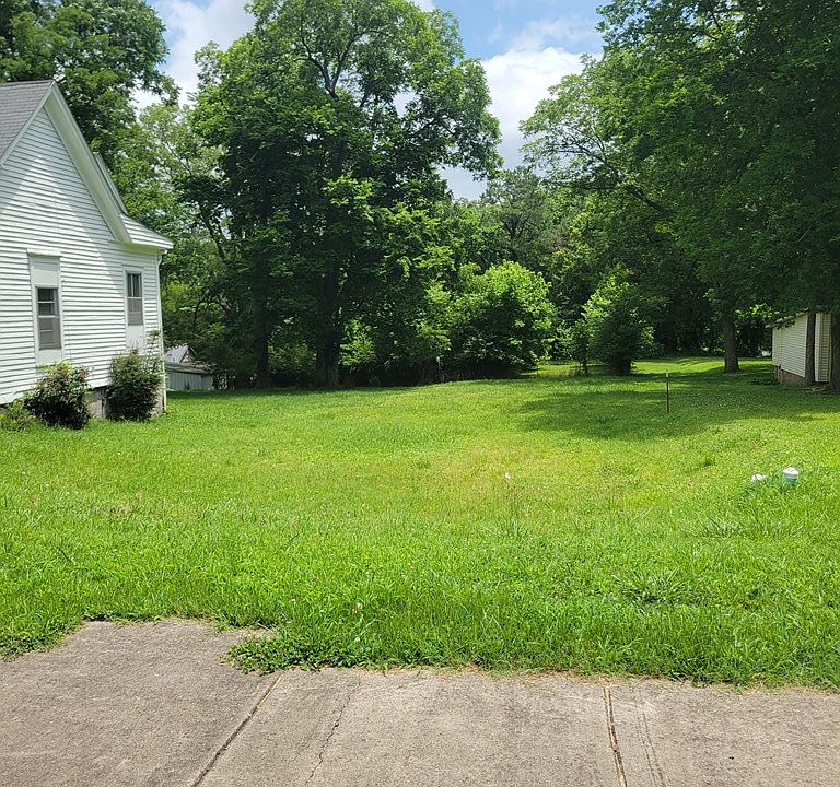 2nd image of 207 S Blakemore St