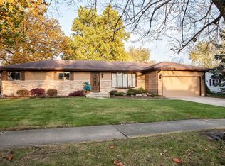 316 Magnolia Dr, Crown Point, IN 46307