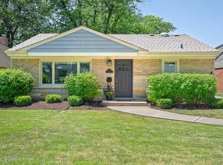 814 S Hawthorne Ave, Elmhurst, IL 60126