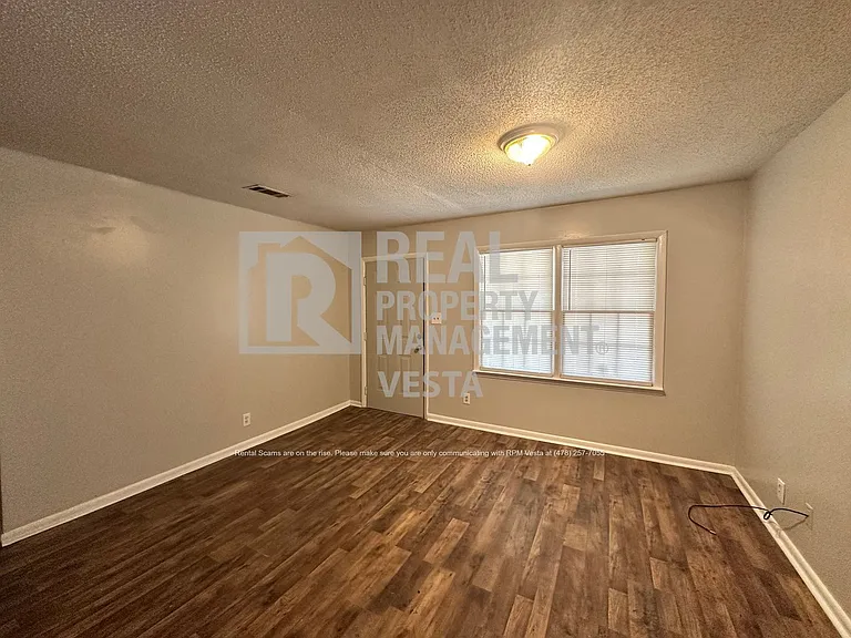 2251 Companion Dr — Photo 2