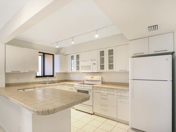 3rd image of 1605 S Us Highway 1 #M3104