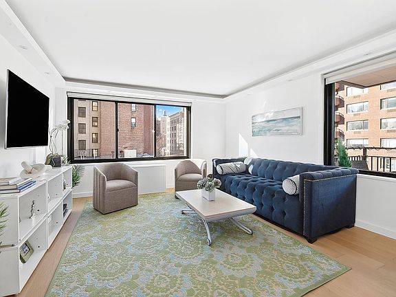 3rd image of 201 W 70th St APT 7C