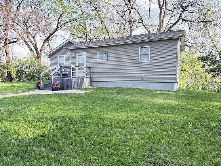 560 S Campbell St — Photo 11