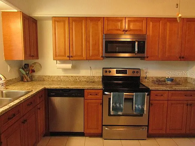 421 Riviera St — Photo 10