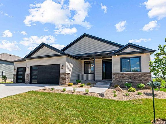 2nd image of 3072 Ridgeview Cir