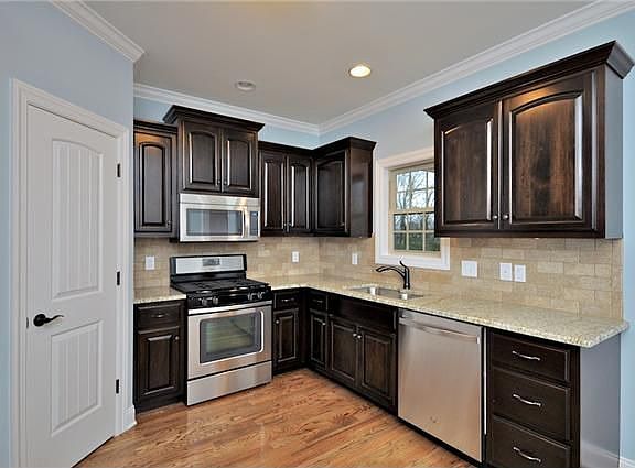 5th image of 2732 Presley Dr