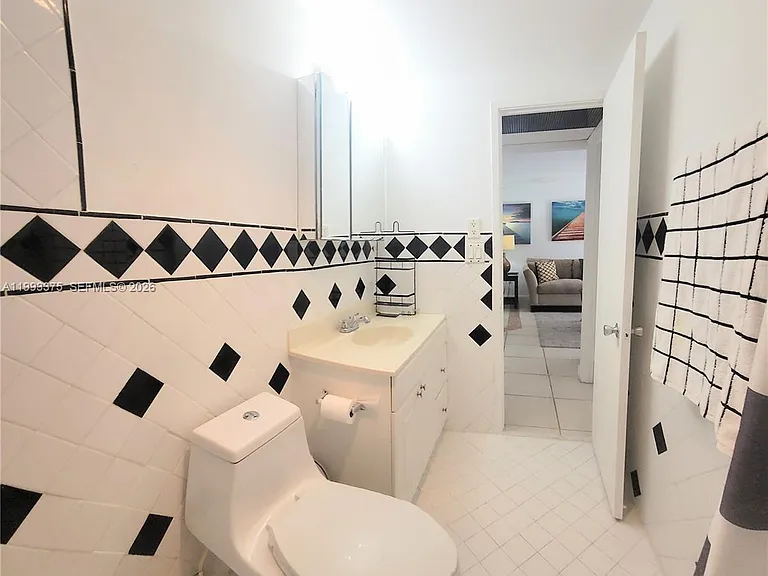400 S Kings Point Dr #220 — Photo 11