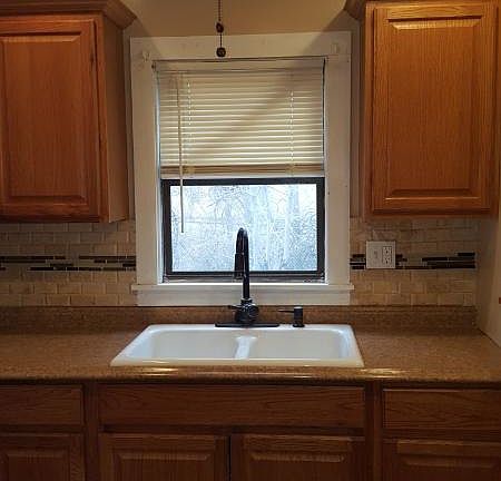 5th image of 1531 E 174th St