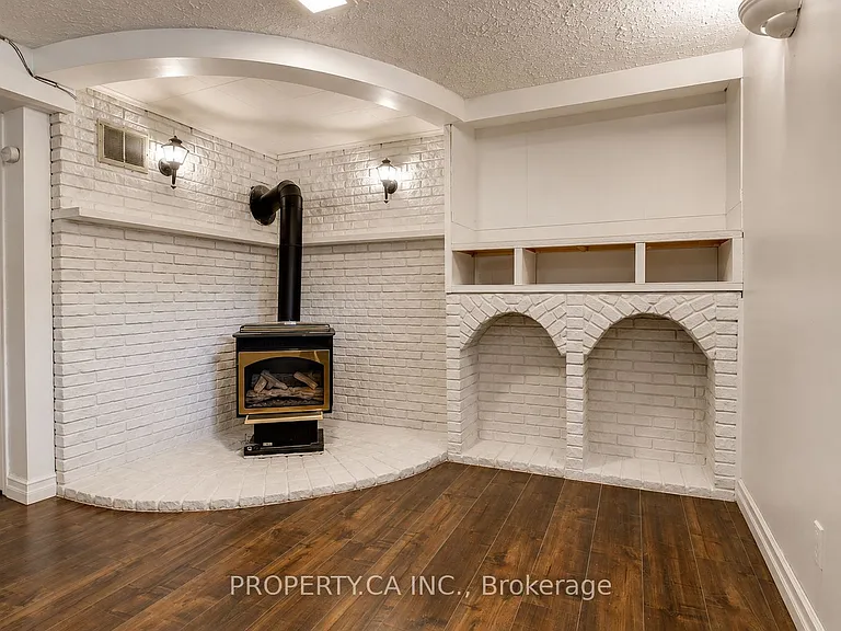 71 Highpark Ave #LOWER — Photo 4
