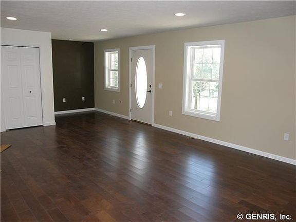 5th image of 4545 Mayflower Dr