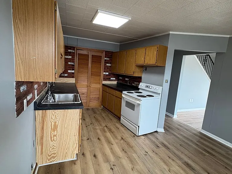 217 N Main St — Photo 10