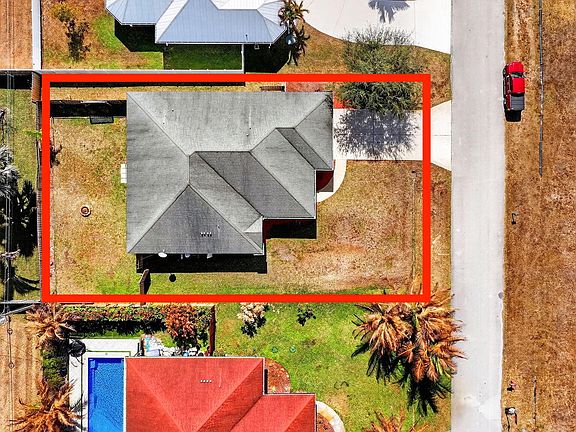 3rd image of 4637 SW Joffre Street